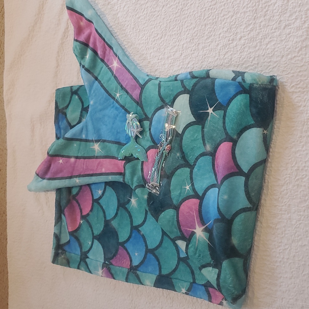 New Mermaid Tail Blanket, hair clip, bracelet